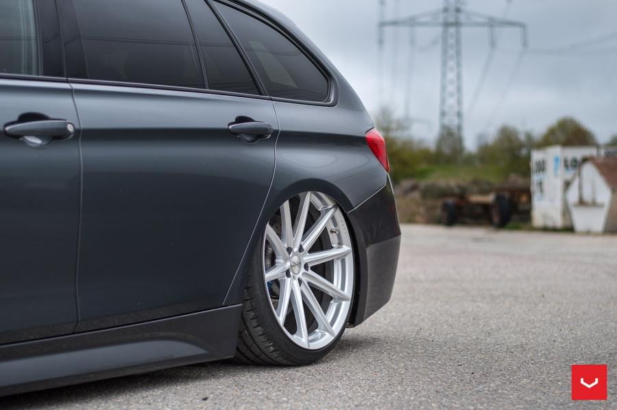 Детали экстерьера BMW 3-Series Touring on Vossen Wheels (VFS10) 2017 года  (фото 26 из 28)